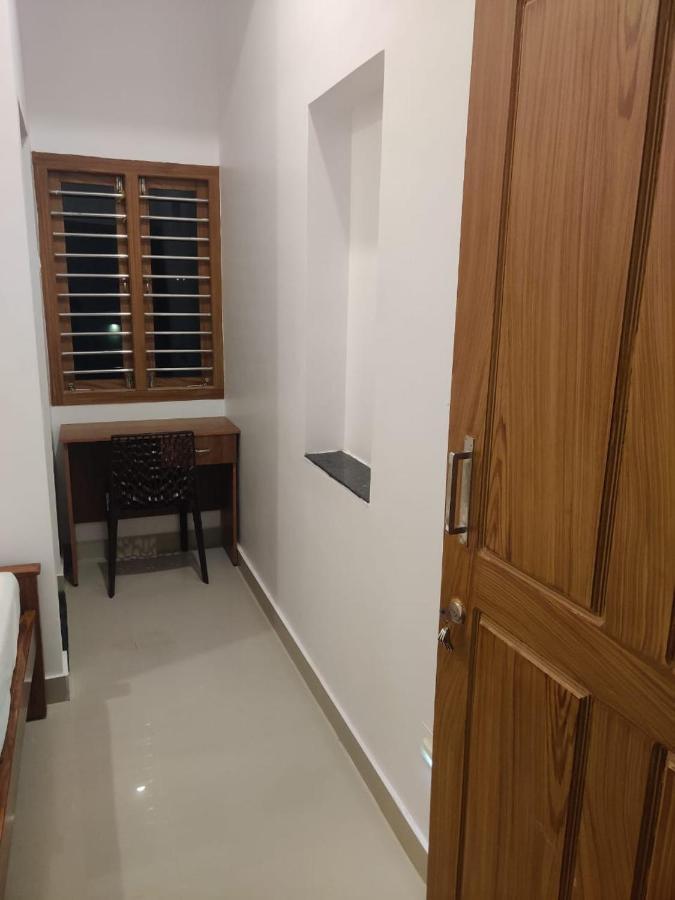 Sri Balaji Lodging Hotel Thiruchendur Bagian luar foto