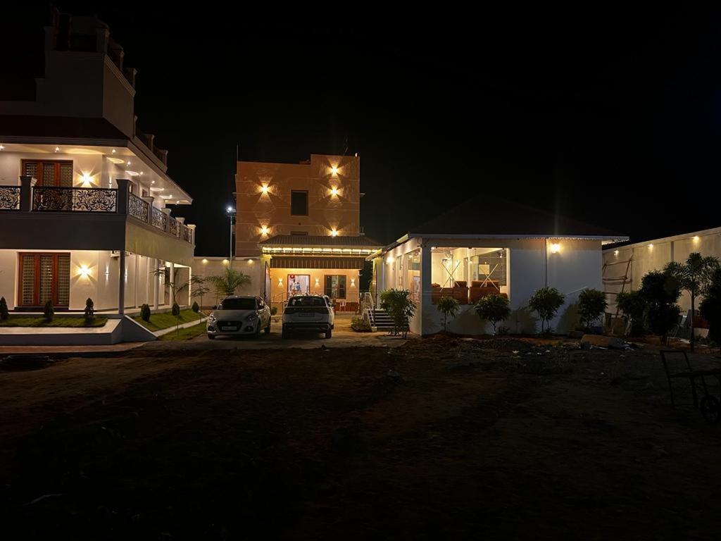 Sri Balaji Lodging Hotel Thiruchendur Bagian luar foto