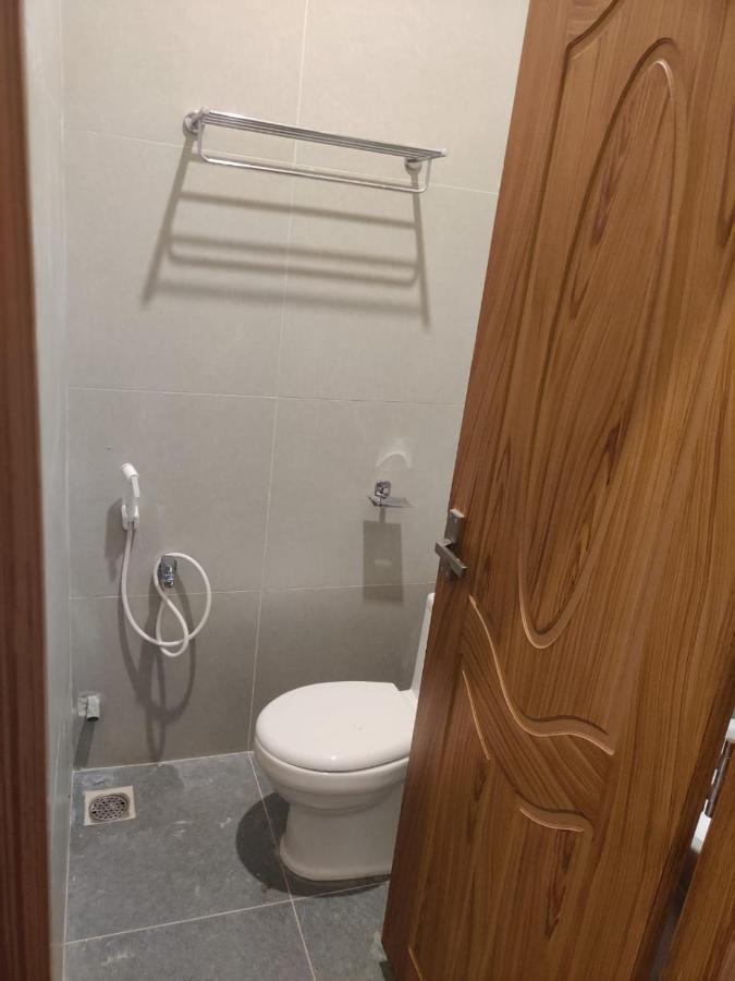 Sri Balaji Lodging Hotel Thiruchendur Bagian luar foto