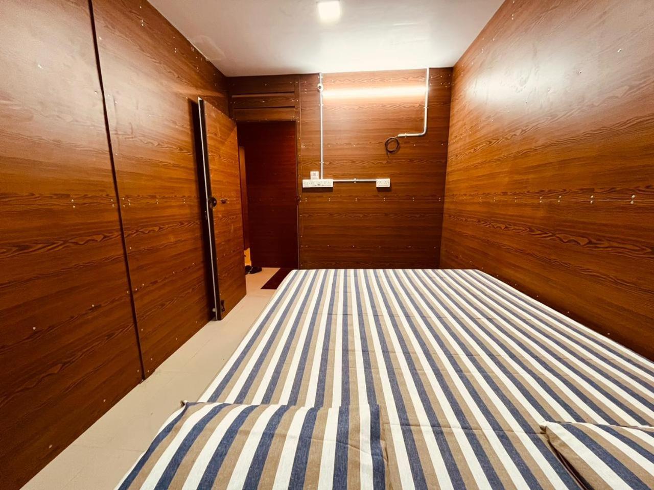 Sri Balaji Lodging Hotel Thiruchendur Bagian luar foto